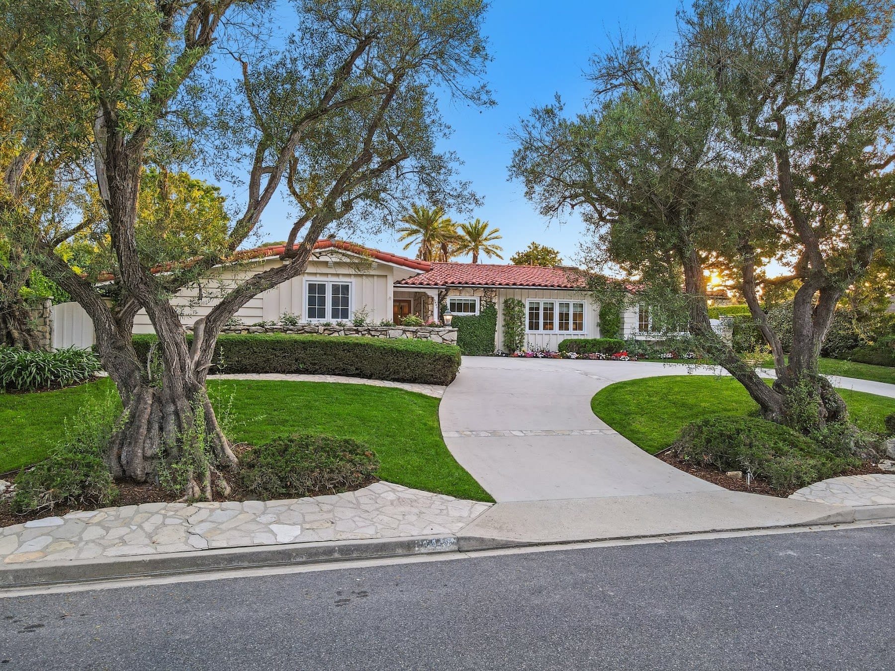 Aerial view of 2440 Via Sonoma, Palos Verdes Estates, a remodeled single-level house with a pool in Valmonte, sold November 2023