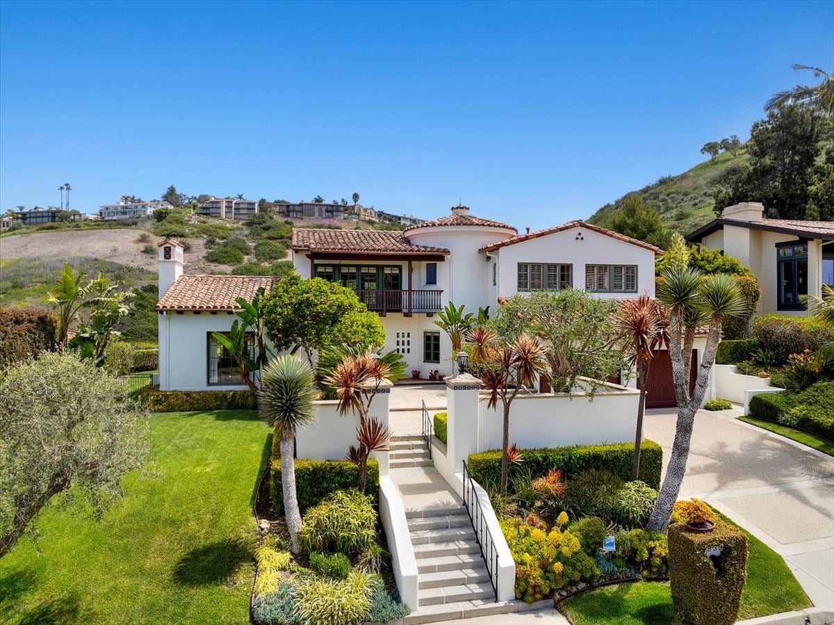 Aerial view of 2839 Via Victoria, Palos Verdes Estates, a four bedroom house in Lunada Bay, sold September 2025