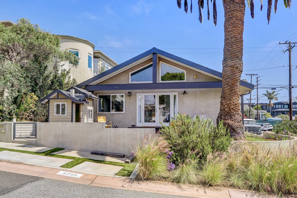 Front exterior of 2700 Elm Avenue, Manhattan Beach, a three bedroom house on a corner lot in the Tree Section, sold May 2026