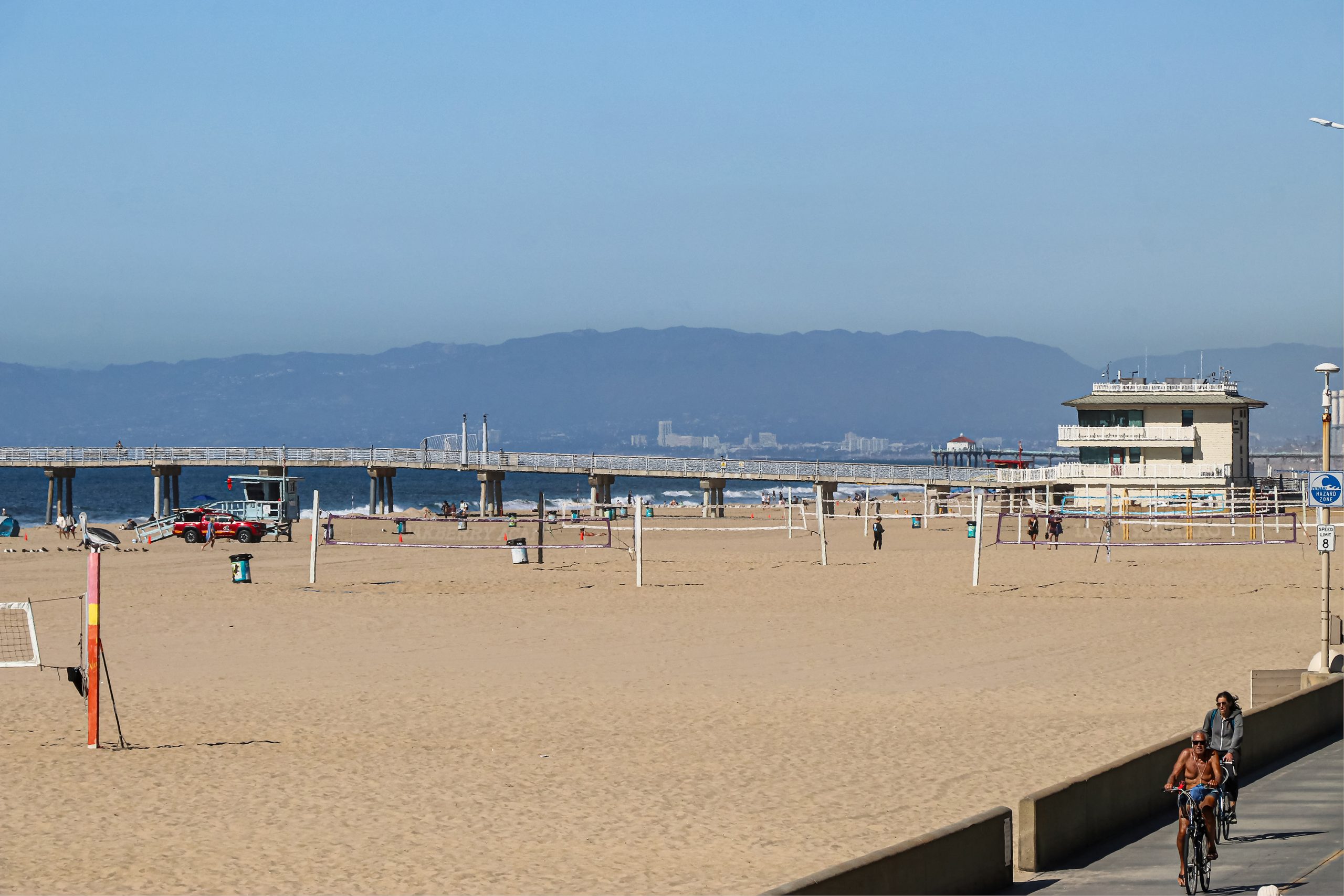 The Hermosa Beach Pier and the Los Angeles County Lifeguard headquarters in the South Bay