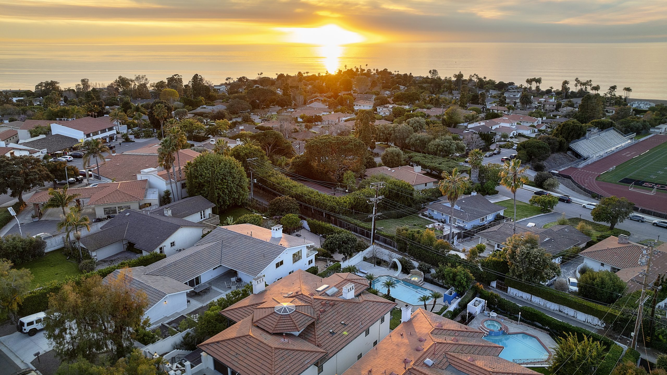 Lunada Bay neighborhood at sunset in Palos Verdes Estates on the Palos Verdes Peninsula